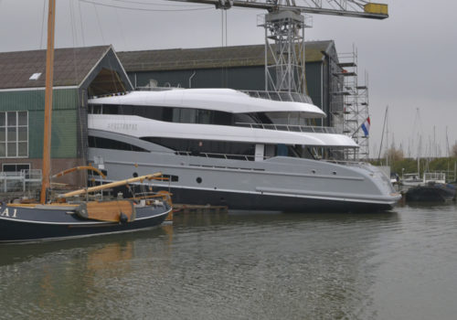Apostrophe Apostrophe by Hakvoort with naval architecture by Diana Yacht Design