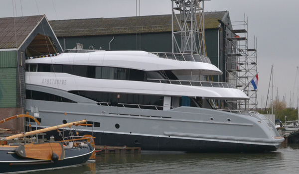 Apostrophe by Hakvoort with naval architecture by Diana Yacht Design