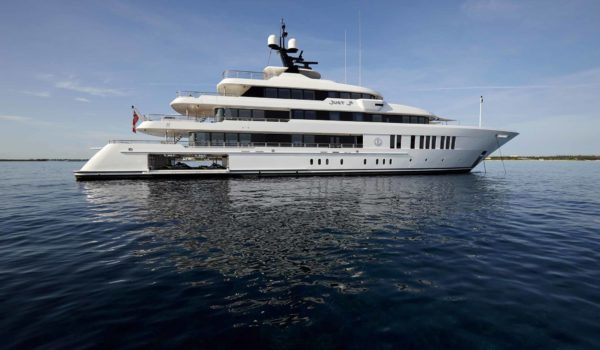 Just J's by Hakvoort with naval architecture by Diana Yacht Design