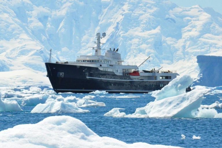 Explorer yacht Aqua Lares, ex. Legend in Ice Adventure yacht Aqua Lares, ex. Legend in the Arctic