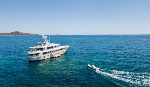 Superyacht Soprano by Hakvoort with naval architecture by Diana Yacht Design