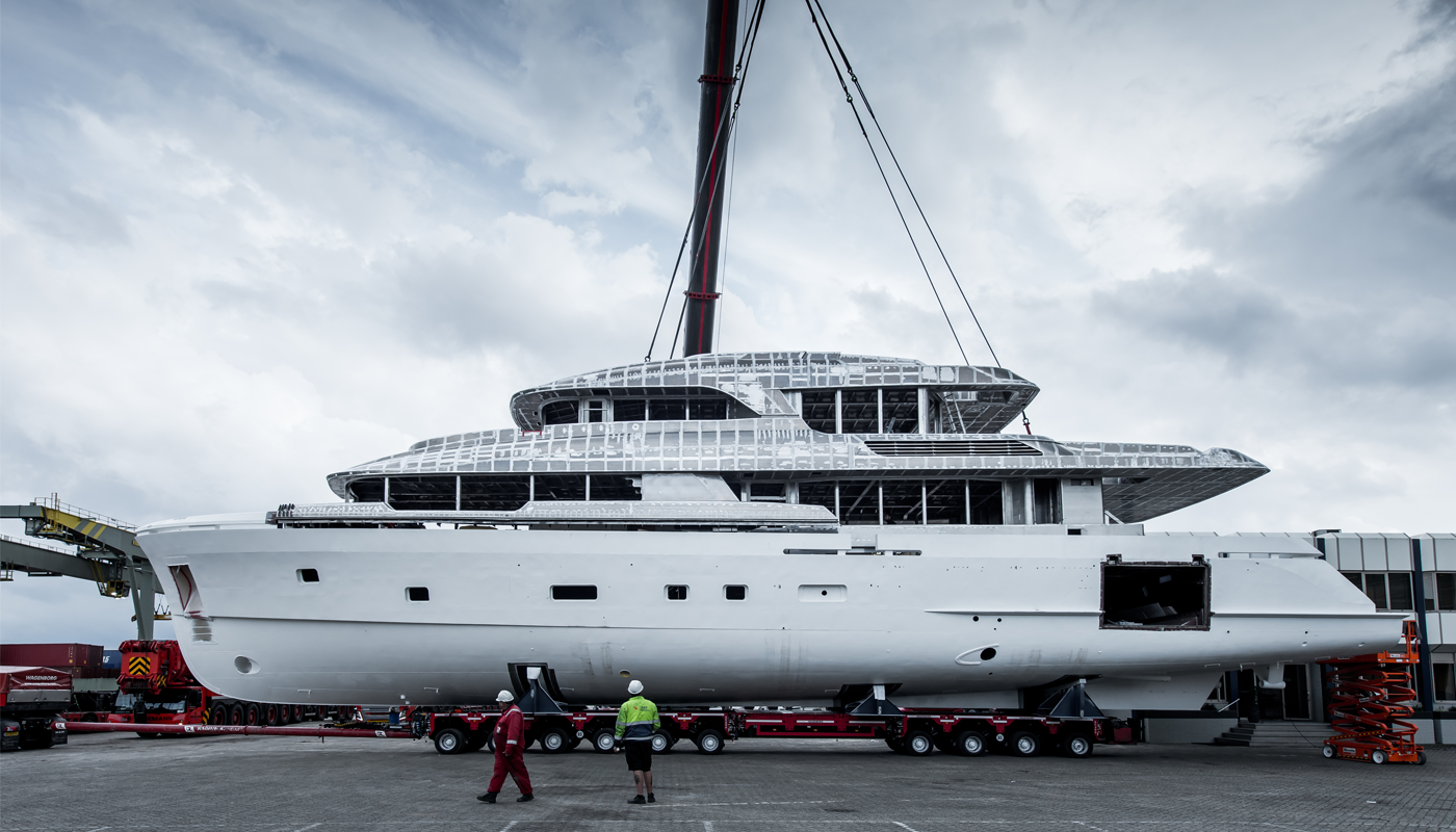 Moonen YN200 - Merge hull and superstructure