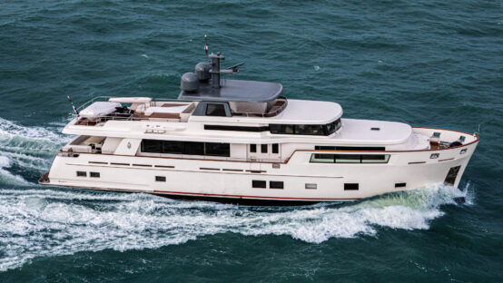 Venera - explorer yacht - van der Valk shipyard