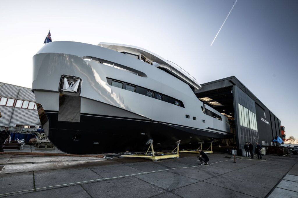 The first crossover 27 launched by Lynx yachts
