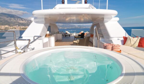 eonardo III ex Waterlily, exterior design by Diana Yacht Design