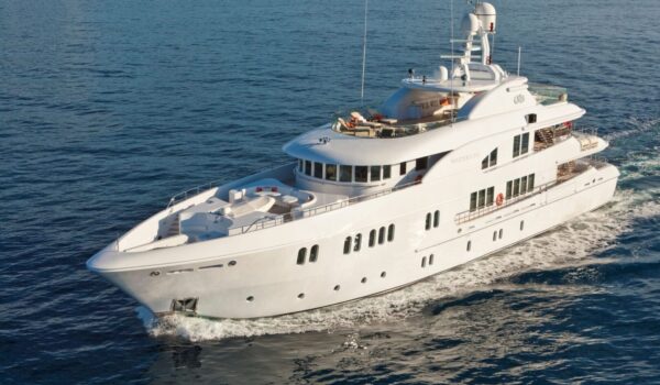 Leonardo III cruising. Exterior design by Diana Yacht Design