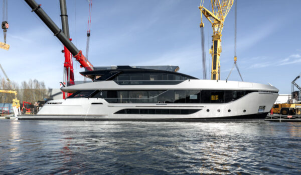 Motor Yacht Shine - 39.92 m by Van der Valk shipyard