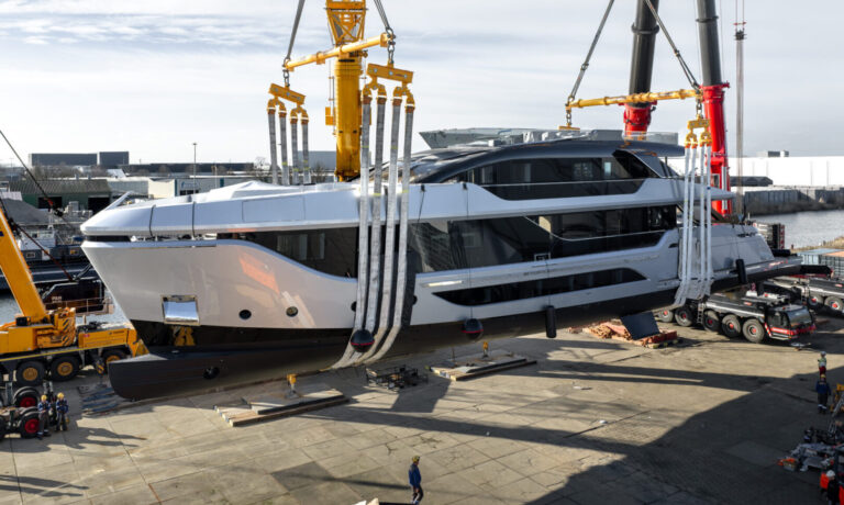 06. Van_der_Valk_Shipyard_Launc_MY_SHINE_creditsRuben_Griffioen Shine, ex project Evo, built by Van der Valk shipyard