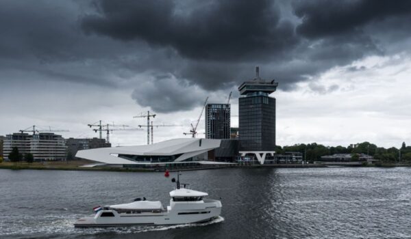 Roe Shadow cruising in Amsterdam - image credit by Tom van Oossanen