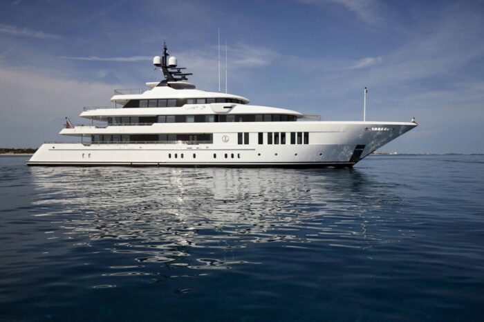 Just J"s by royal Hakvoort with naval archirecture by Diana Yacht Design