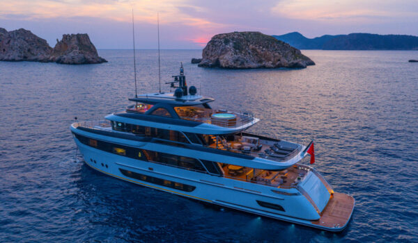 M/Y Lalabe - Van der Valk Shipyard
Copyright © www.yacht-shot.com
Stuart Pearce