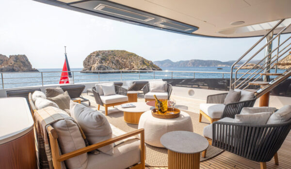 M/Y Lalabe - Van der Valk Shipyard
Copyright © www.yacht-shot.com
Stuart Pearce