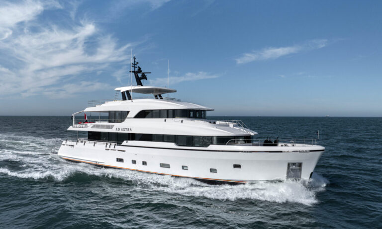 Ad Astra exterior Ad Astra, the seventh Moonen Martinique