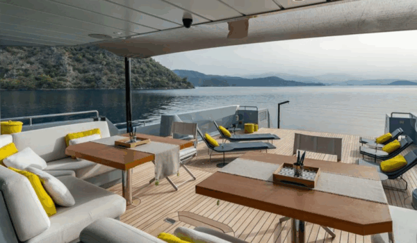 Moonshot ex. Esosh - spacious aft deck, naval architecture by Diana Yacht Design