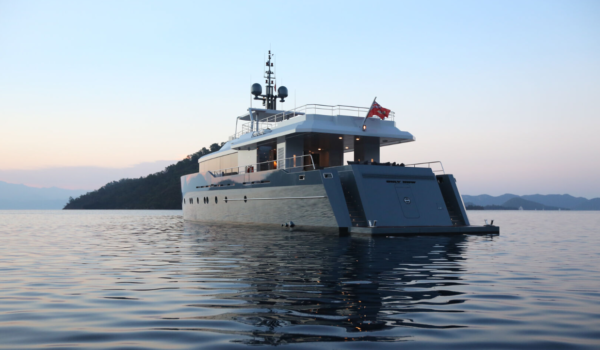 Only Now, 34m superyacht stern