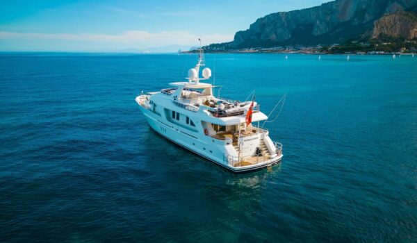 Peregrine (ex. Heerlijckheid, ex. Livia) stern