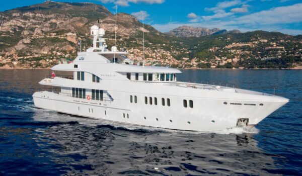 Leonardo III - ex Waterlilly, profile view